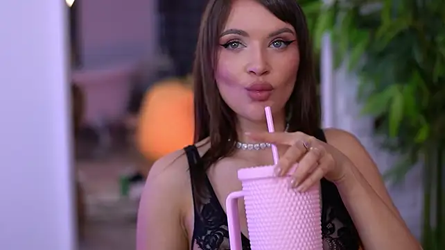 LunnaVellvett - Sloppy blowjob with eye contact