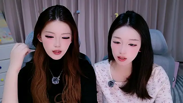 Yiyilailai - 黑丝高跟鞋性感椅子舞 😛