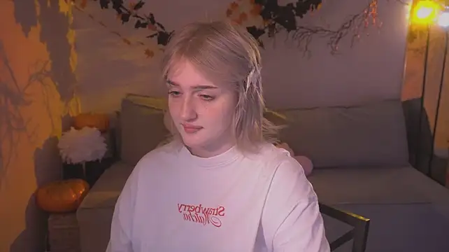 ELLIEJAY - teasing with big boobs