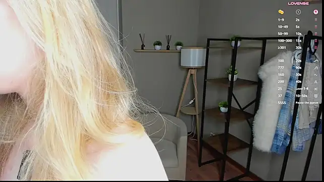 BlondeMiaX - Maybe now you want to see my ass?:)