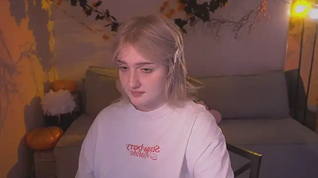 ELLIEJAY - teasing with big boobs