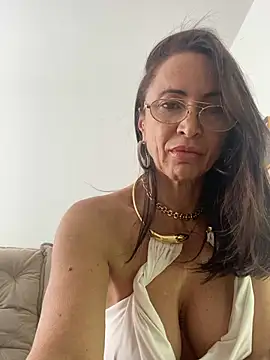 BurryEarmark - Óleo, plug anal e bunda x striptease