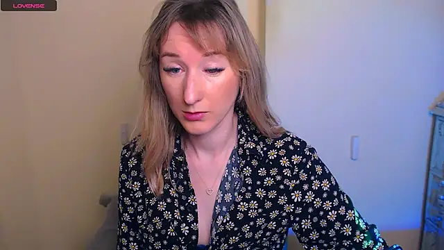 AmandaSell - to lick one's lips attractively