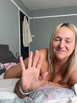 Blondnboujee53 - Finger pussy 1 min