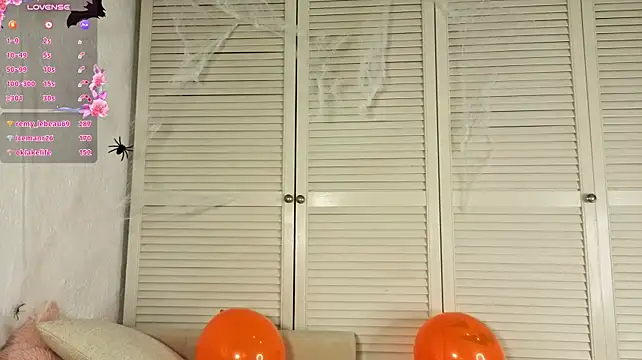 Queenneee - rub pussy