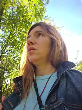Lina_lou4 - Naked (I go at midday)