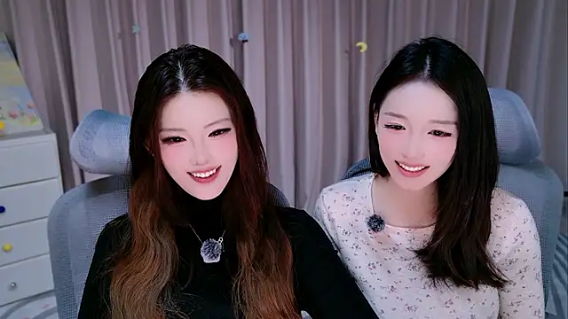 Yiyilailai - 黑丝高跟鞋性感椅子舞 😛