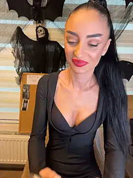 FeetVibe - 👑 Spoil Your Foot Goddess!