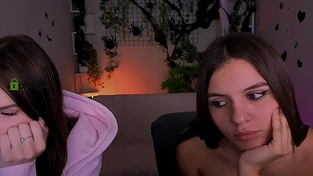 Lisa_dark_ - play boobs