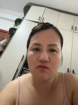 Amy1688 - 户外脱内裤特写小穴