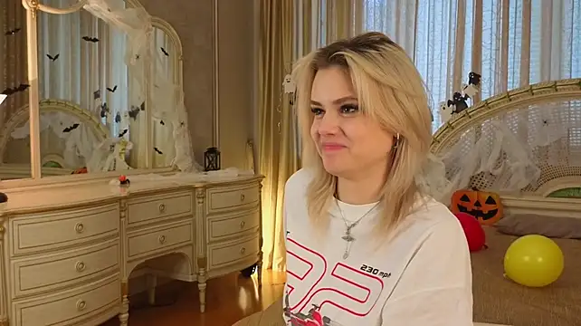 MercedezTimbs - Touch my cute belly