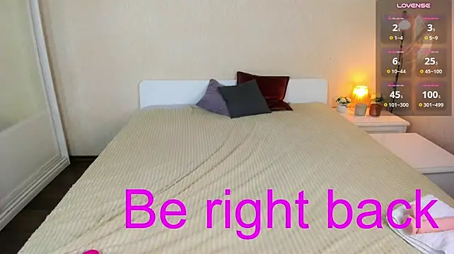 OliviaXBuckley - show tits