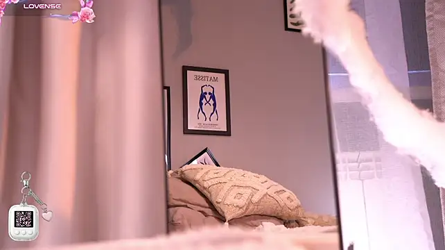 LollaStich - Mash my boobies under bra