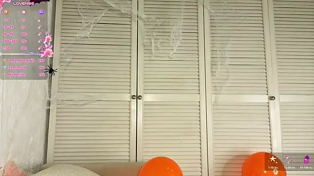 Queenneee - doggy style and five smacks
