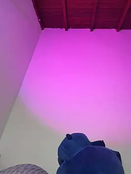 LauraCatalina - Show the ass in four