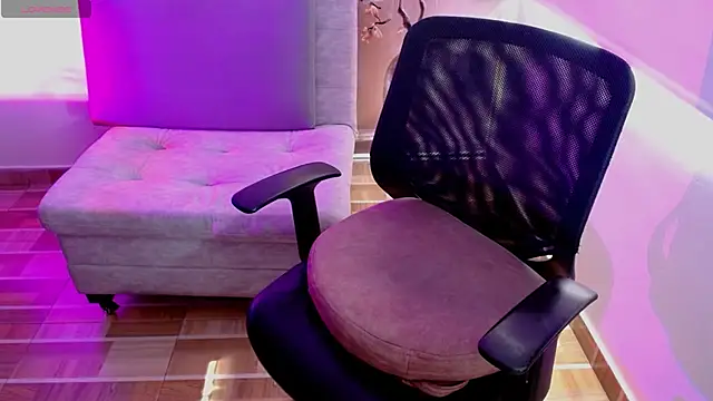 Milfrousse - Sensual dance flash tits
