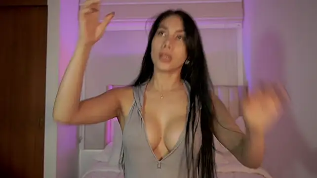 ArianaReynoldss - show boobs + oil + massage