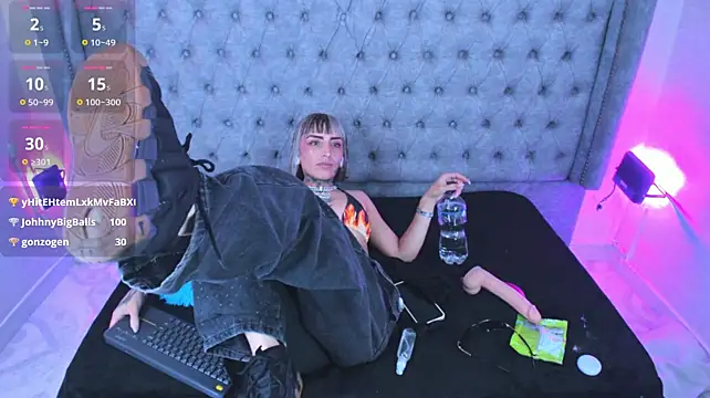 Gyal_Smith - doggyand show pussy andshow ass