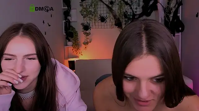 Lisa_dark_ - play boobs