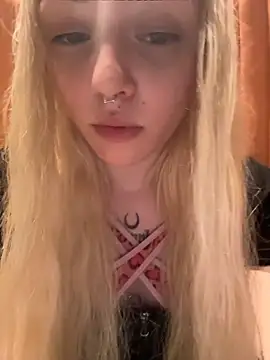 Badblondie - WHATS UNDER MY SKIRT?