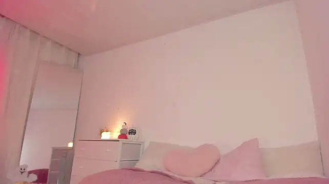 AbyWhitee - plug inmy ass