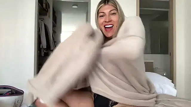 LunaBeya - dildo until orgasm