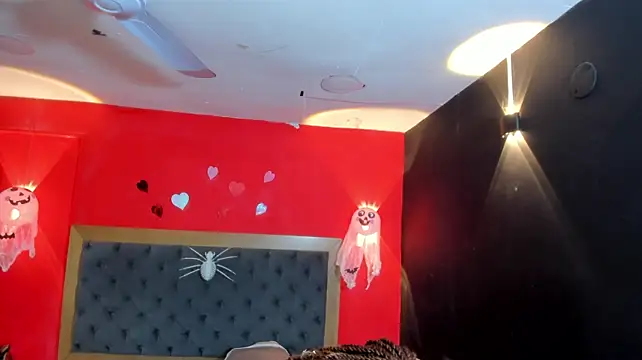 YayaHilton - 🔥Spread Pussy+Rub Clit🔥