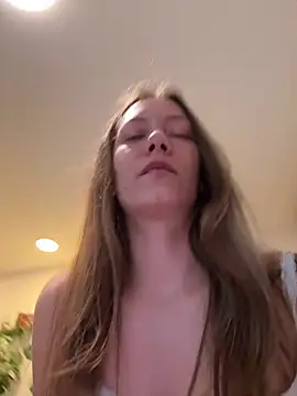 JulieLittleLove's Live XXX Chat
