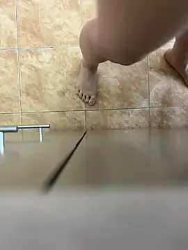 JuicyGamess - Show ass hole