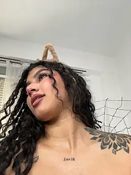 Krikwooper - montrer la chatte