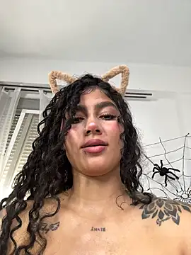 Krikwooper - montrer la chatte