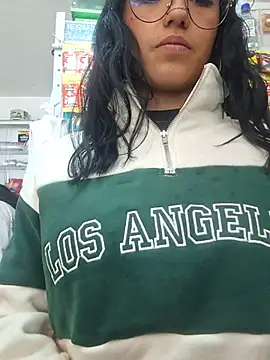 Cute_hollywood_0 - straw with tits