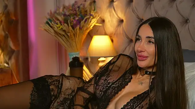 Miriam_fox - A wet pussy is a happy pussy 😍