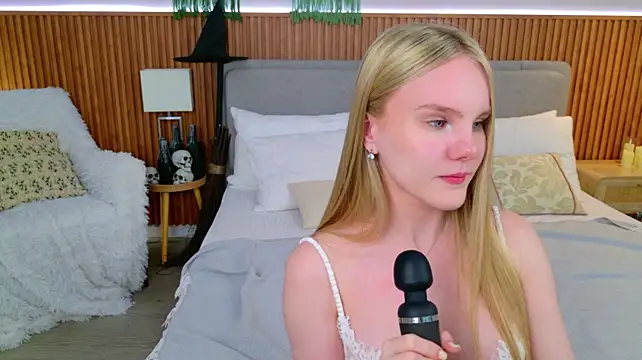 Lili_Lohan - naked ass spanking video