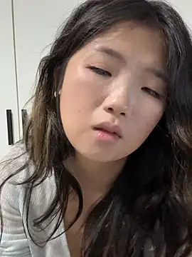Miaomiao79882 - 倒立一分钟