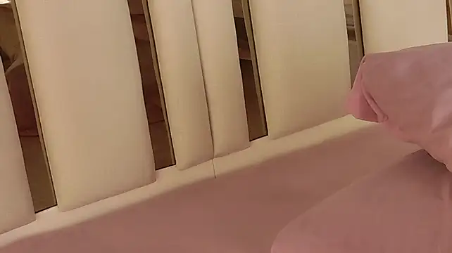 Anabella_London - Finger sucking while staring 👀✌🏼👅💦💦