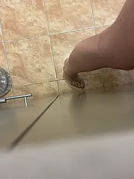 JuicyGamess - Show ass hole