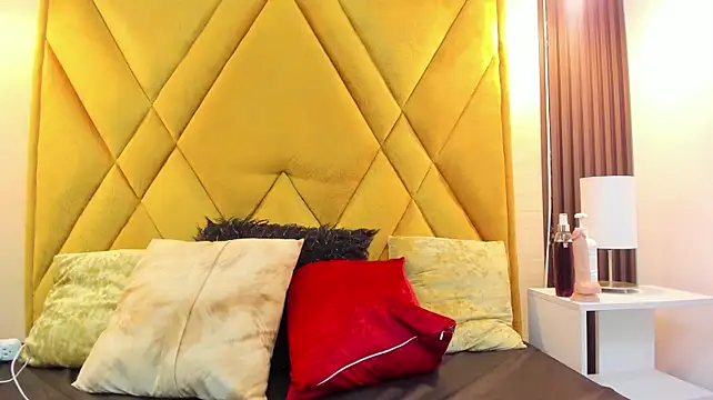 EllenJordan__ - show ass in the foreground and whip x5