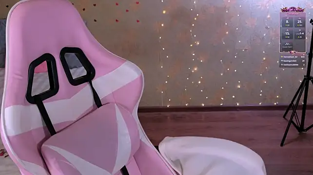 TORI1_ - play doggy( lots of lube and a dildo)