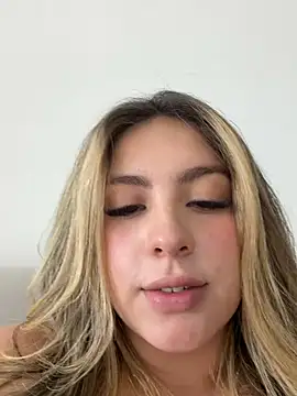 Cloee_Rainbow1 - Show my pussy up close 😏😈🔥