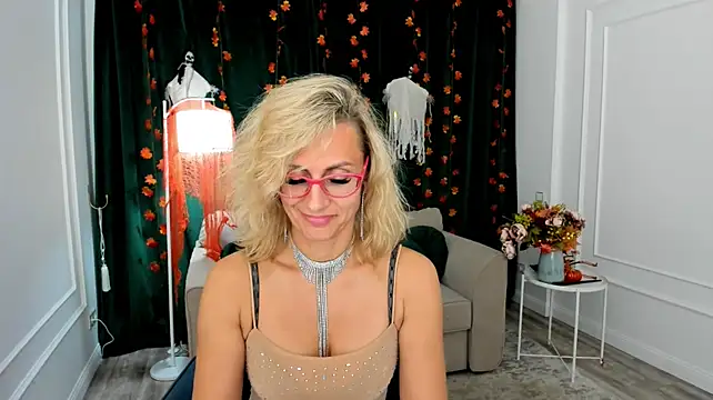 MuseOfStage - Put on a bikini and dance