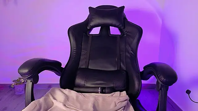 Adrianna5_ - Fingers in my pussy + a lot of saliva