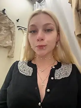 AngelinaTous - I'll show my ass + spank 5 times🍑