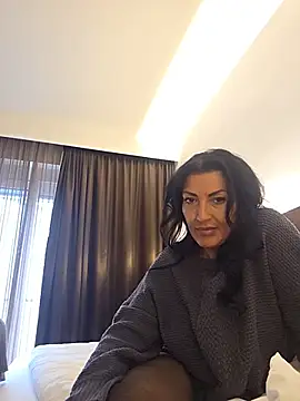 GermanMiia - squezze my Boobs 🍒