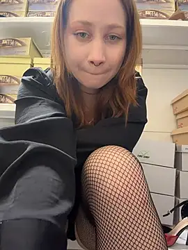 SlavicCandy - show boobs in public WC