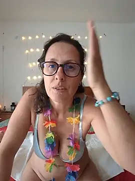 Hotbrunettemass - Molas nos mamilos 💜 + Plug no cu 🍑