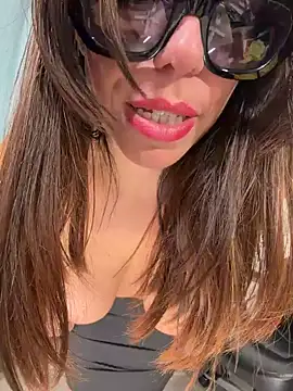 Sara87Show4U - Mi faccio trovare nuda da operaio
