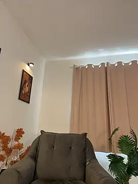 Tati_reyess - let see that body a bit