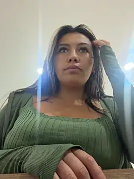 LIZ-06_ - I oil my ass and slap it x20