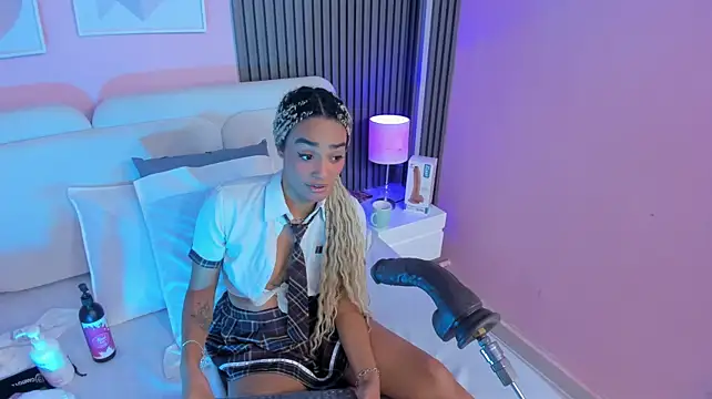 Clawdeen__wolf - spank on the ass 👋🏼🥵🍑